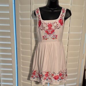 Sunny Girl White Dress withFloral Embroidery Sz: S